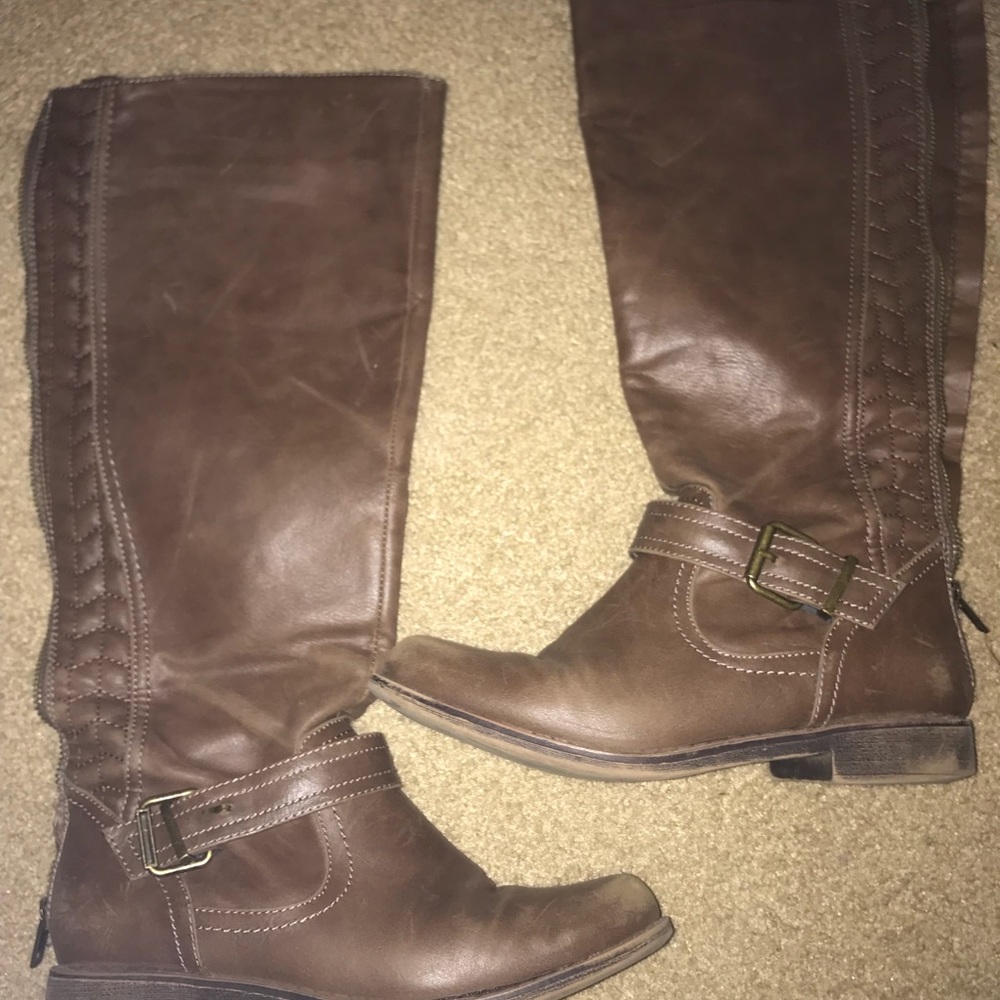 BROWN BOOTS